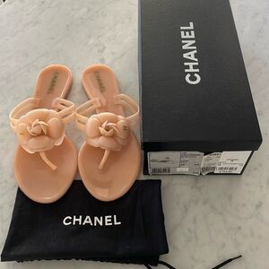 Women’s Chanel pink thong sandal sz 38